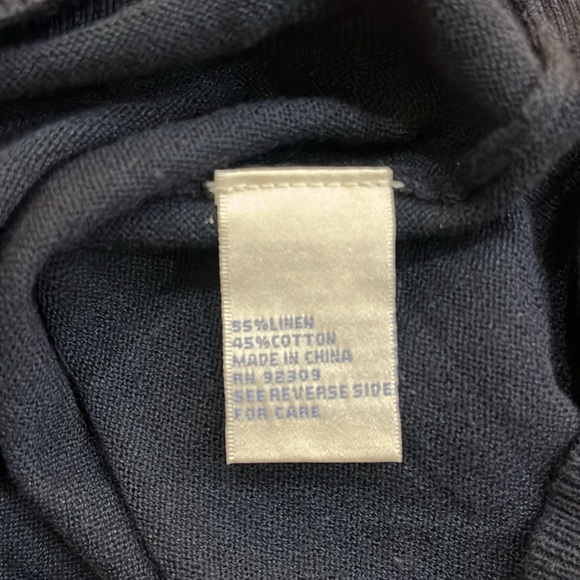 DG2 V-neck classic sweater NWT - Picture 8 of 8